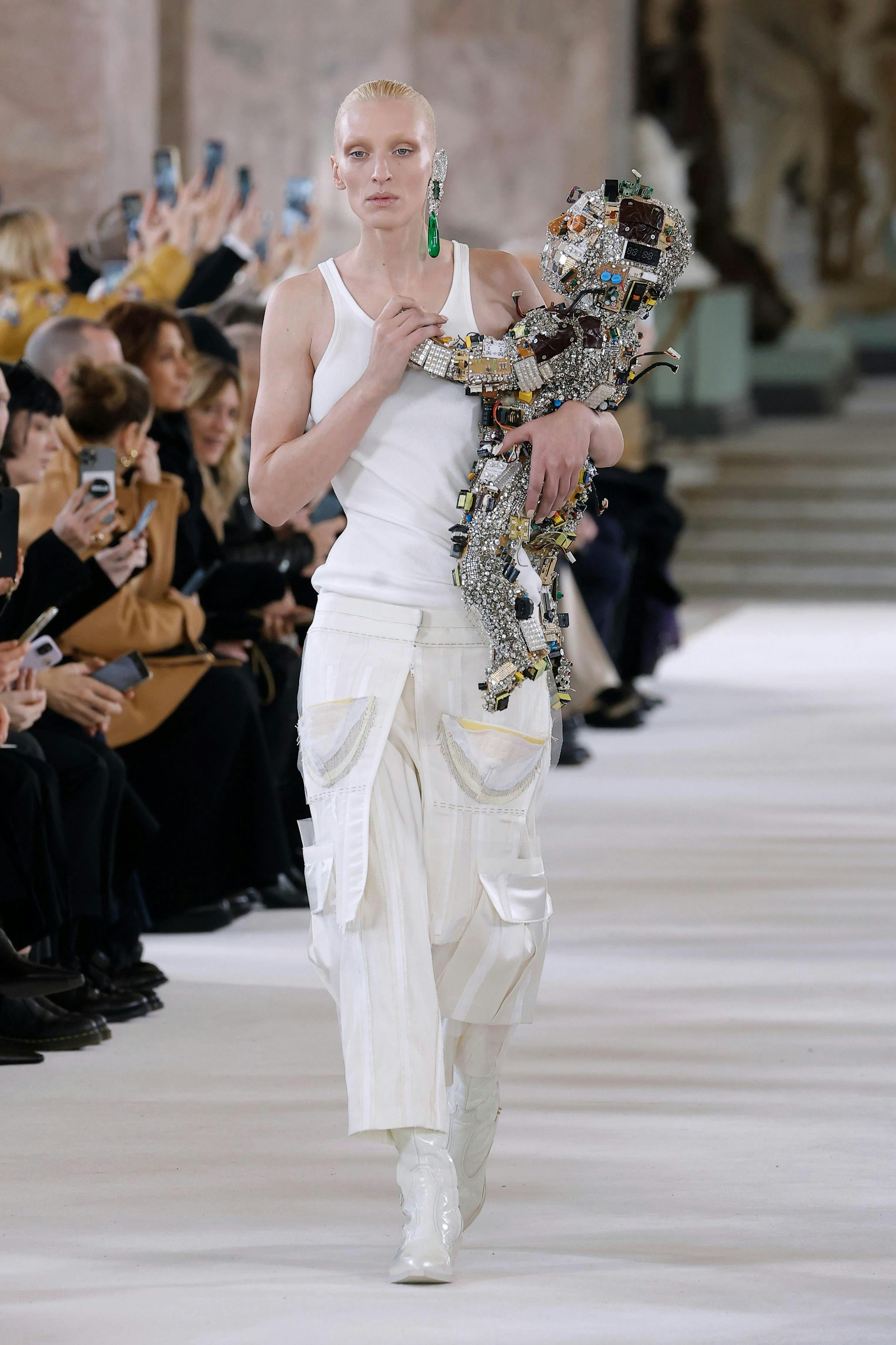 Schiaparalien : le défilé haute couture de Schiaparelli
