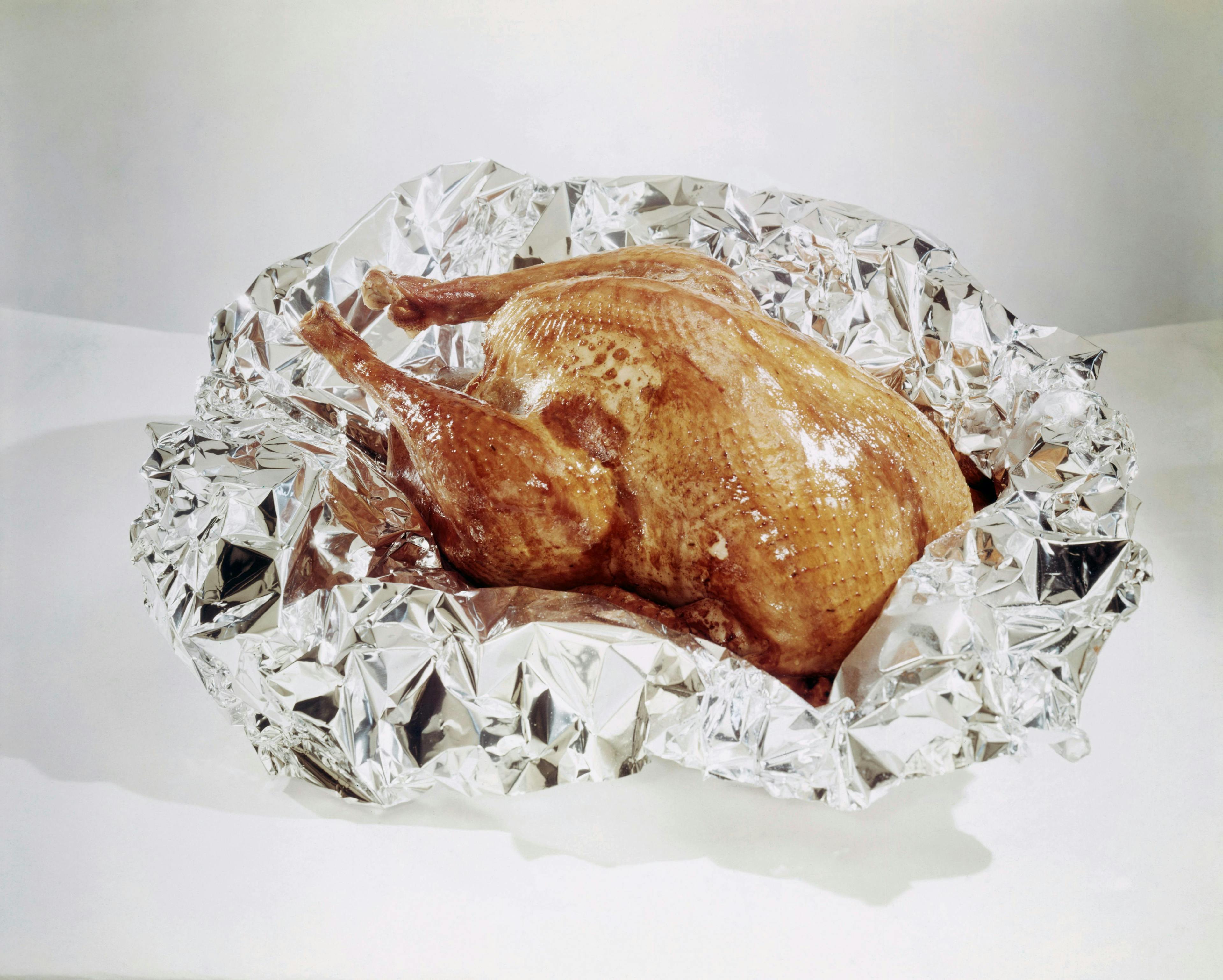 huty19593 aluminium foil color image food food and drink nobody roast chicken roast turkey studio shot foil aluminium