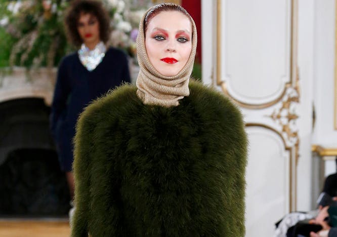 vanessa_seward_ready to wear fall winter 2017-18 paris fashion week march 2017 person human clothing apparel fur