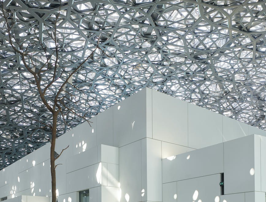 2017 21. jahrhundert abu dhabi asien ateliers jean nouvel auswahl nouvel hochformat homepageauswahl visible innen kunstmuseum louvre abu dhabi museum person human lobby room indoors lighting building architecture convention center flooring