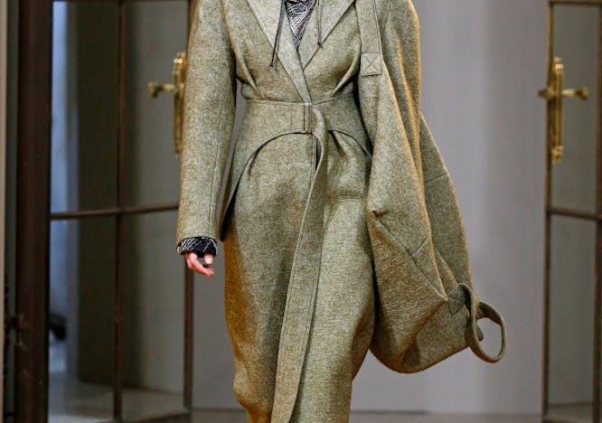 victoria beckham_ ready to wear fall winter 2018_2019 new york february 2018 clothing apparel coat overcoat person human