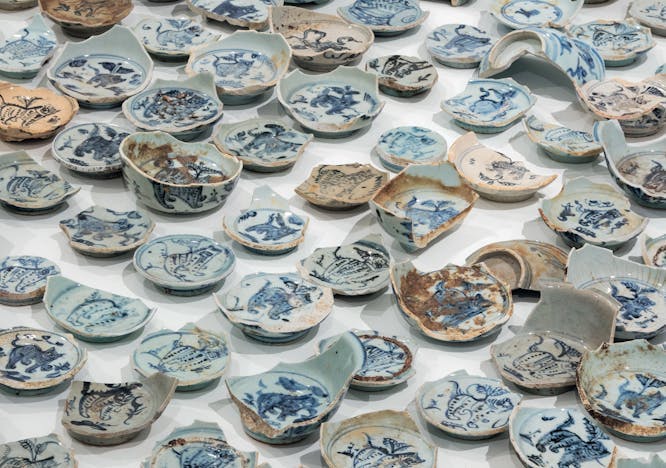 istanbul sabanci turkey exhibition porcelain pottery art saucer