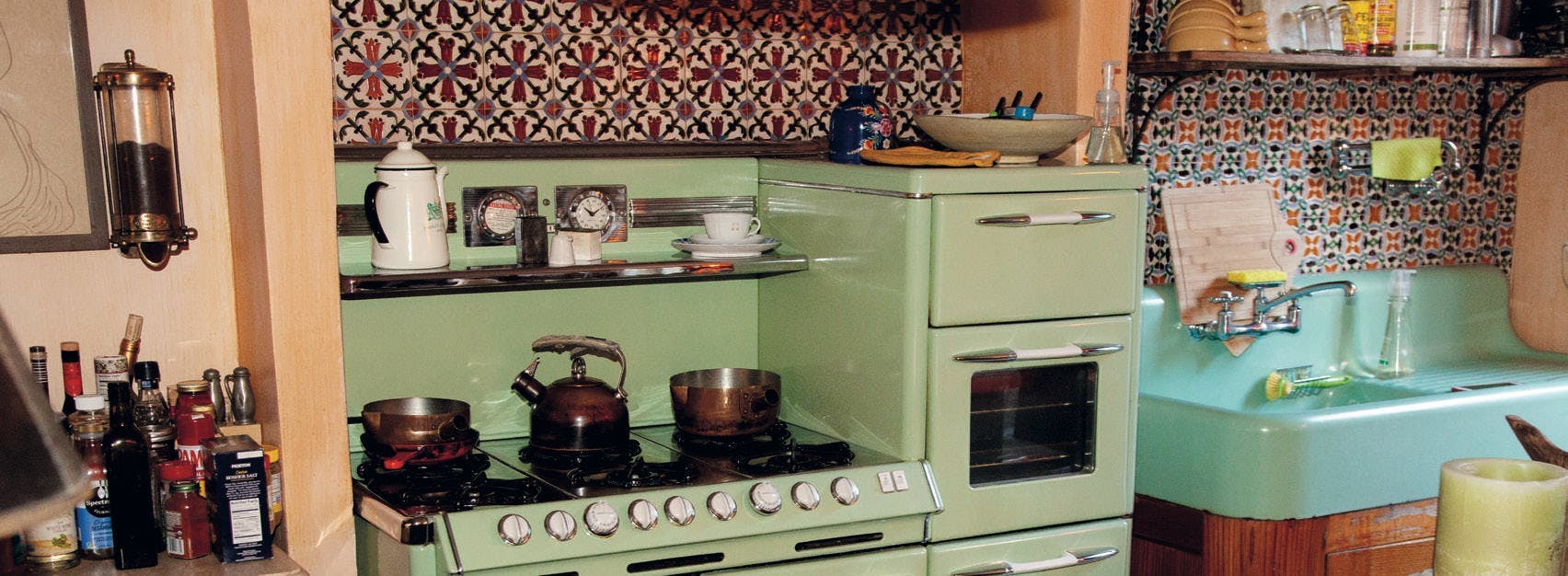 oven appliance indoors room
