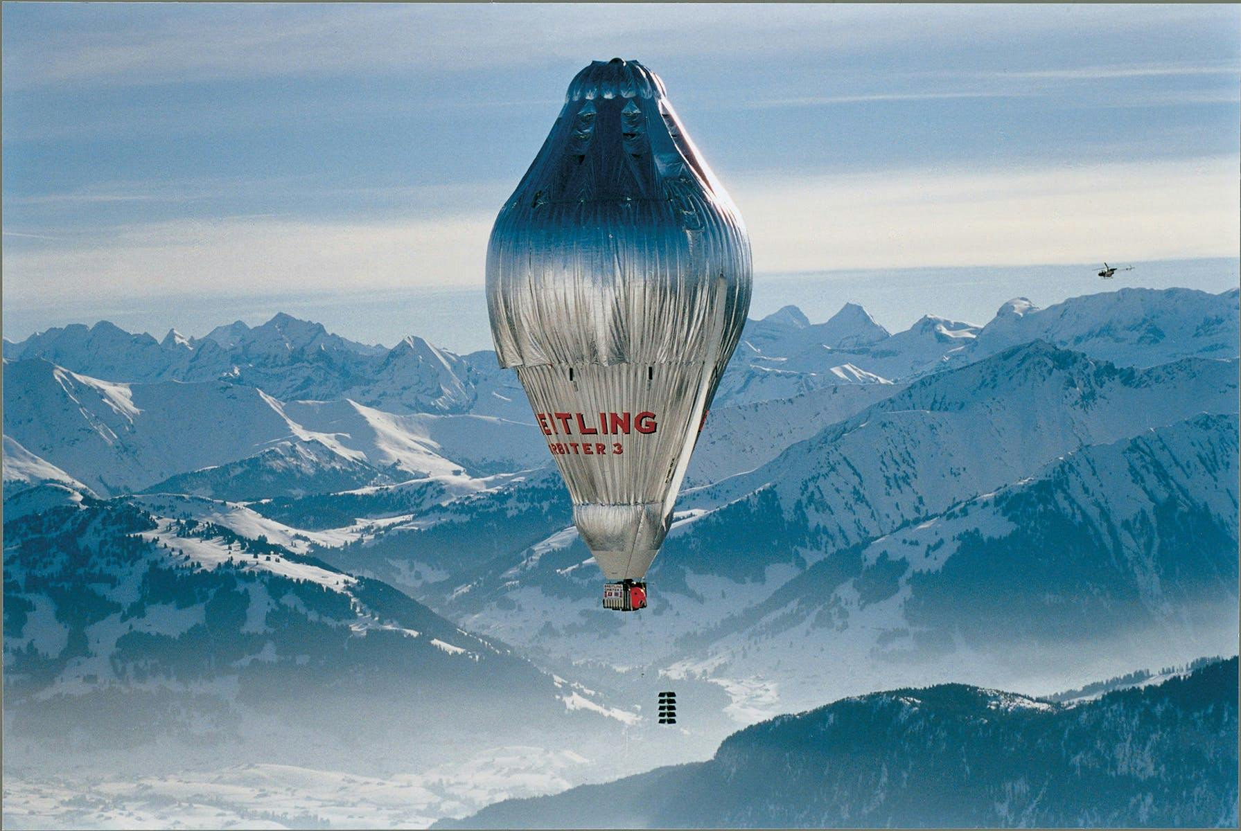 ball balloon hot air balloon vehicle aircraft transportation bird animal