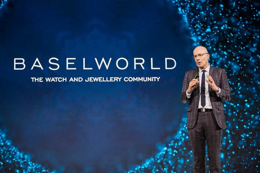 show plaza,michel loris-melikoff,2019,closing press conference,baselworld,hall 1.2 audience crowd person human speech