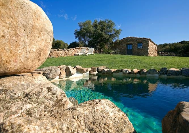 turquoise piscine numerique jardin horizontale habitat france europe eau couleurs corse du sud corse bassin nature water outdoors