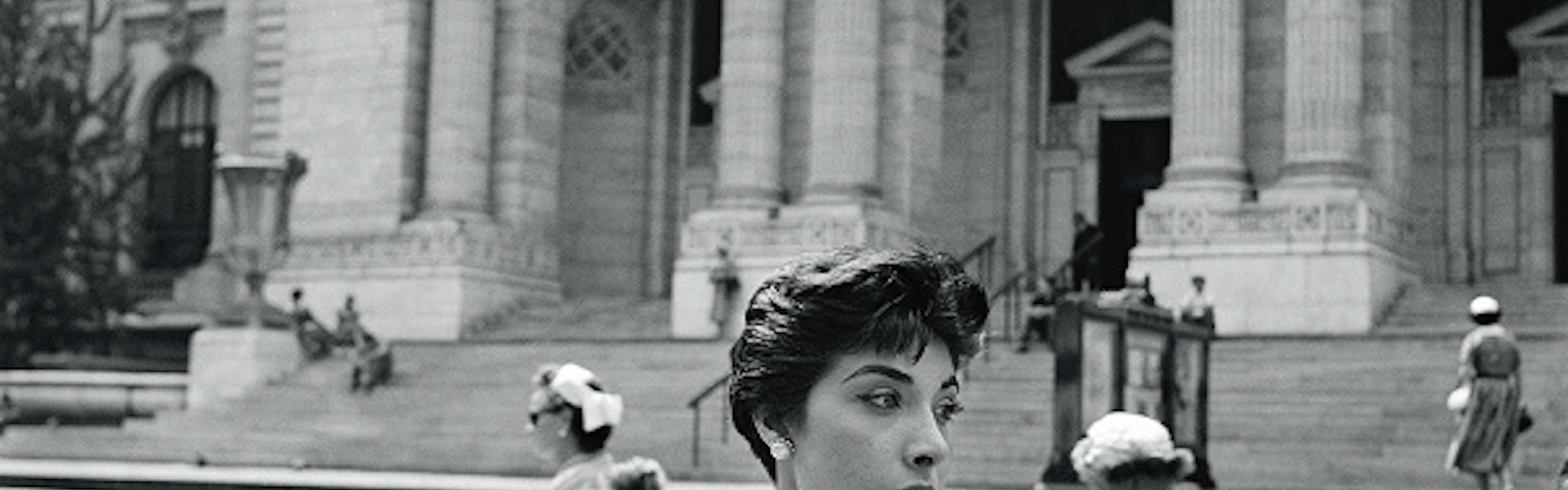 Bibliothèque publique de New York vers 1954 tirage argentique, 2012 © Estate of Vivian Maier, Courtesy of Maloof Collection and Howard Greenberg Gallery, NY