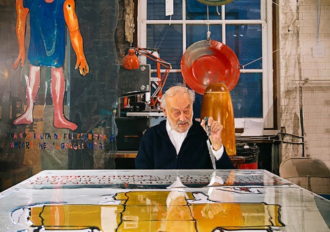 Gaetano Pesce dans son atelier à Brooklyn en 2019. Photo courtesy Olga Antipina.