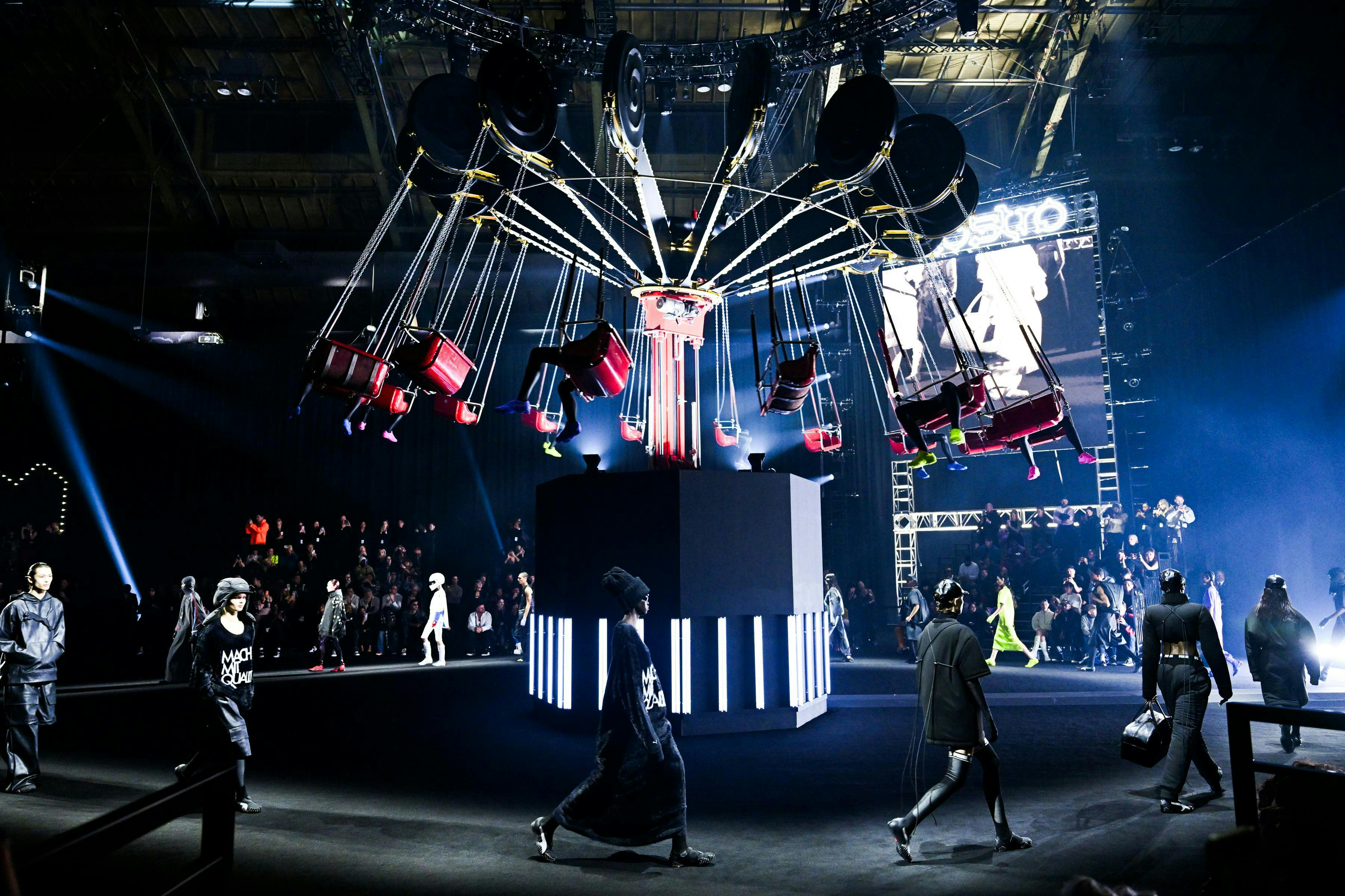 horizontal, **puma** manhattan new york lighting stage concert crowd person handbag shoe people group performance urban